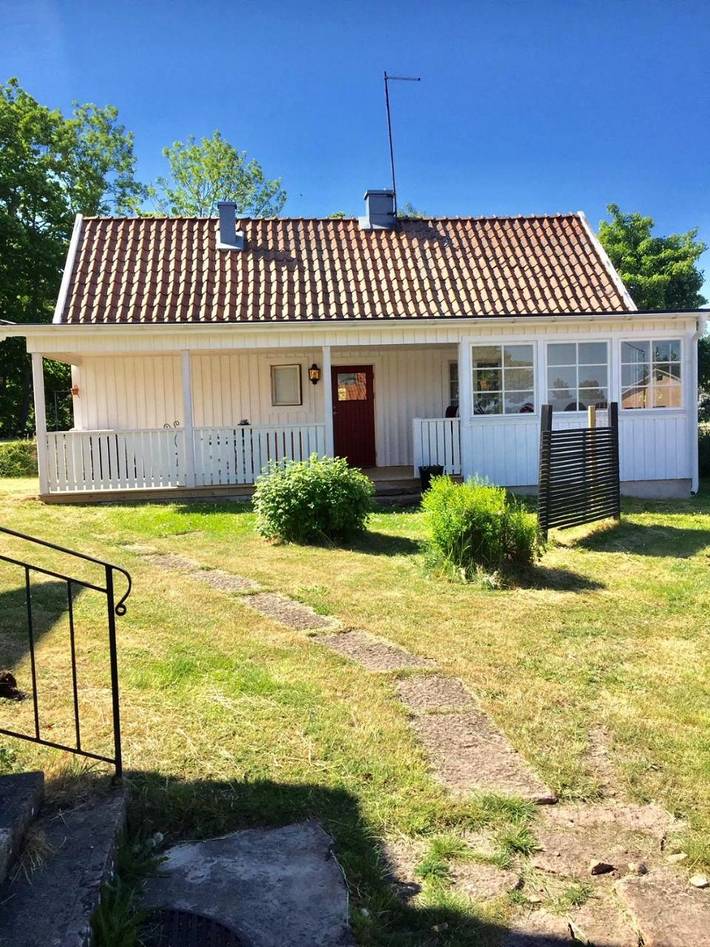 Ferienhaus für 6 Personen, mit Terrasse und Garten sowie Seeblick und Ausblick in Köpingsvik