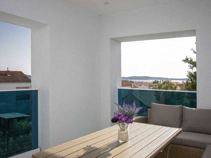 Villa pour 10 personnes, avec piscine ainsi que jardin et terrasse à Brodarica - 3