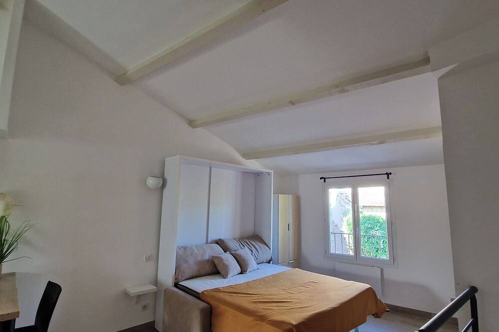 Ganze Wohnung, Lovely renovated studio in Provencal village in Châteauneuf-de-Gadagne, Vaucluse