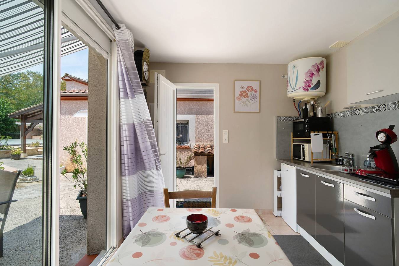 Studio entier, Studio « » avec piscine partagée, Wi-Fi et climatisation in Montayral, Quercy