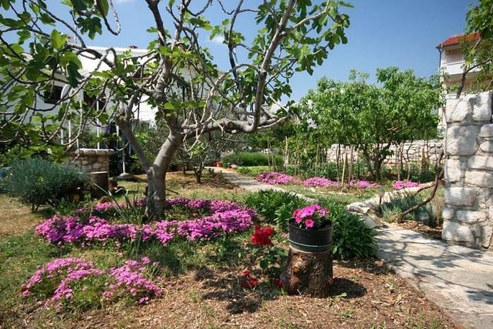 Apartamento entero, Apartamento-estudio con balcón y vista al mar Baska, Krk As-23742-a in Vela plaža, Baska