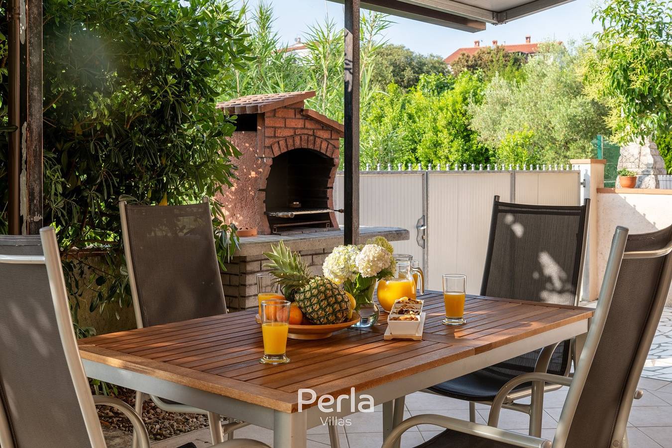 Entire apartment, Apartment Pineta with cozy terrace and grill in Vinkuran, Southcoast Istria