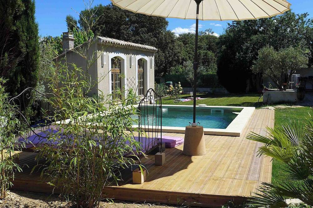 Terrific 3-bedroom Mas near Uzes in charming Vézénobres awaits you. in Vézénobres, Alès region