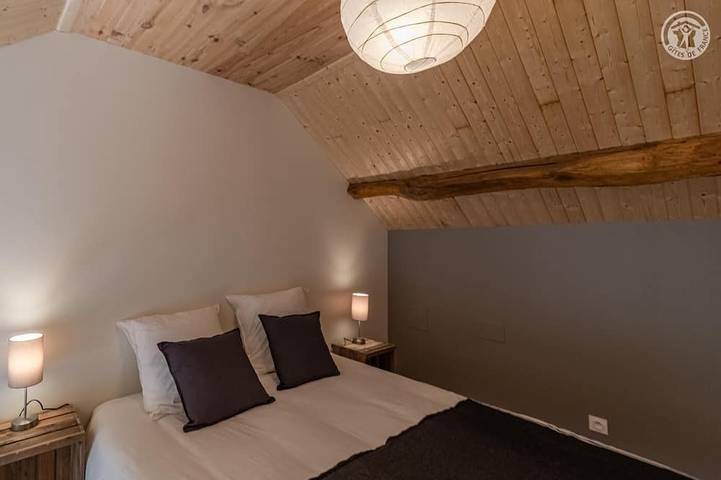 Location de vacances pour 10 personnes, avec terrasse et jardin dans La Biolle - 2