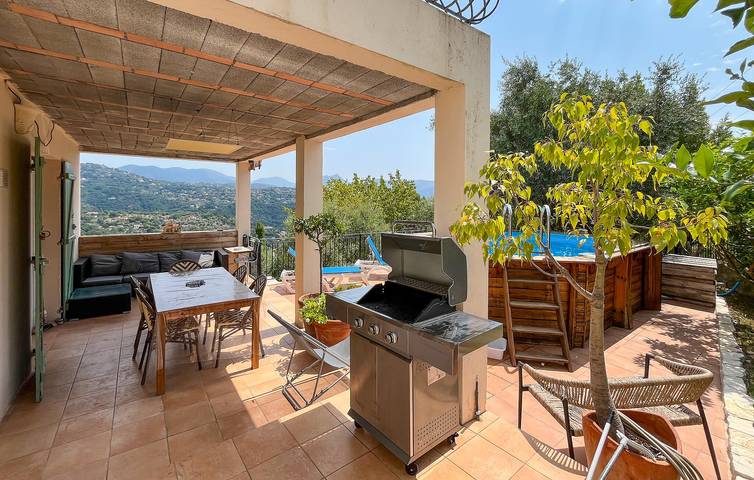 Charmant appartement avec piscine, terrasse et attractions à proximité à Châteauneuf in Châteauneuf-Villevieille, Côte méditerranéenne (France)