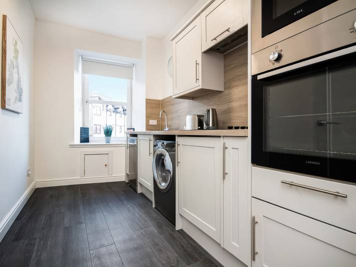 Entire apartment, 4 Lower Kessock Street in Inverness, Highlands
