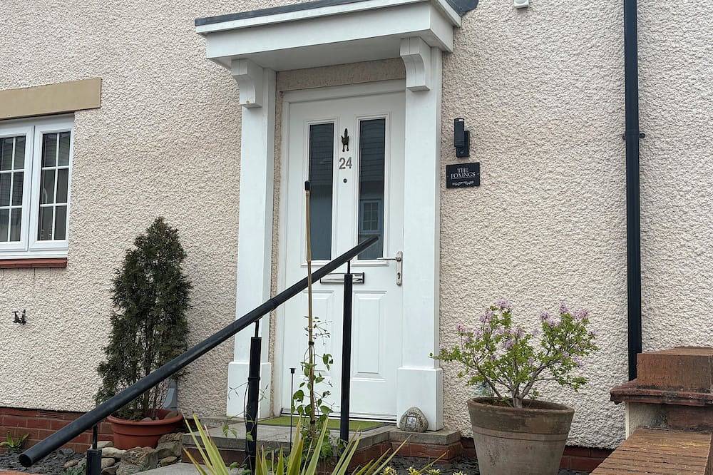 Coastal countryside retreat with South facing garden and local beaches. in Watchet, Somerset