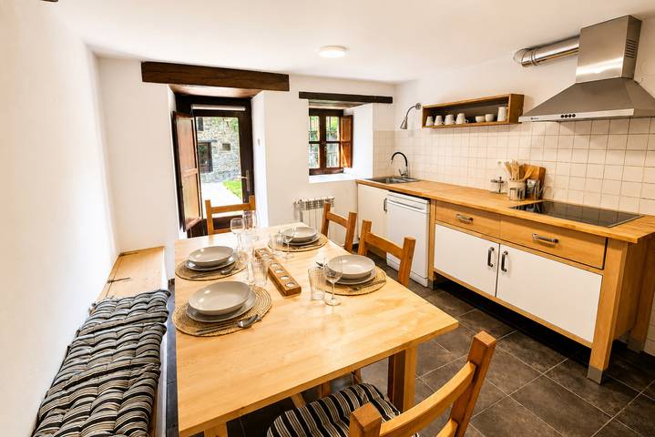 Apartamento entero, 43B01 Las casas de Lydia in Lena, Cordillera Cantábrica