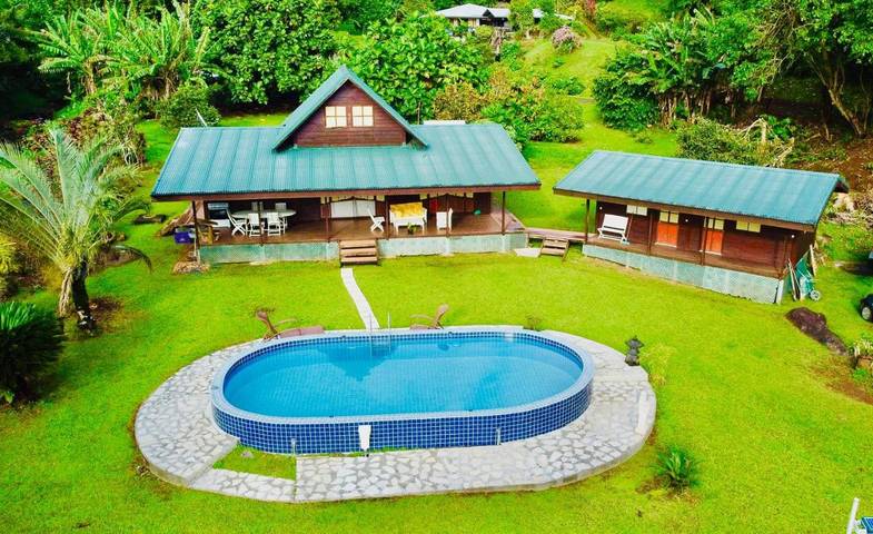 Maison d’hôte pour 3 personnes, avec terrasse ainsi que piscine et jardin dans Uturoa