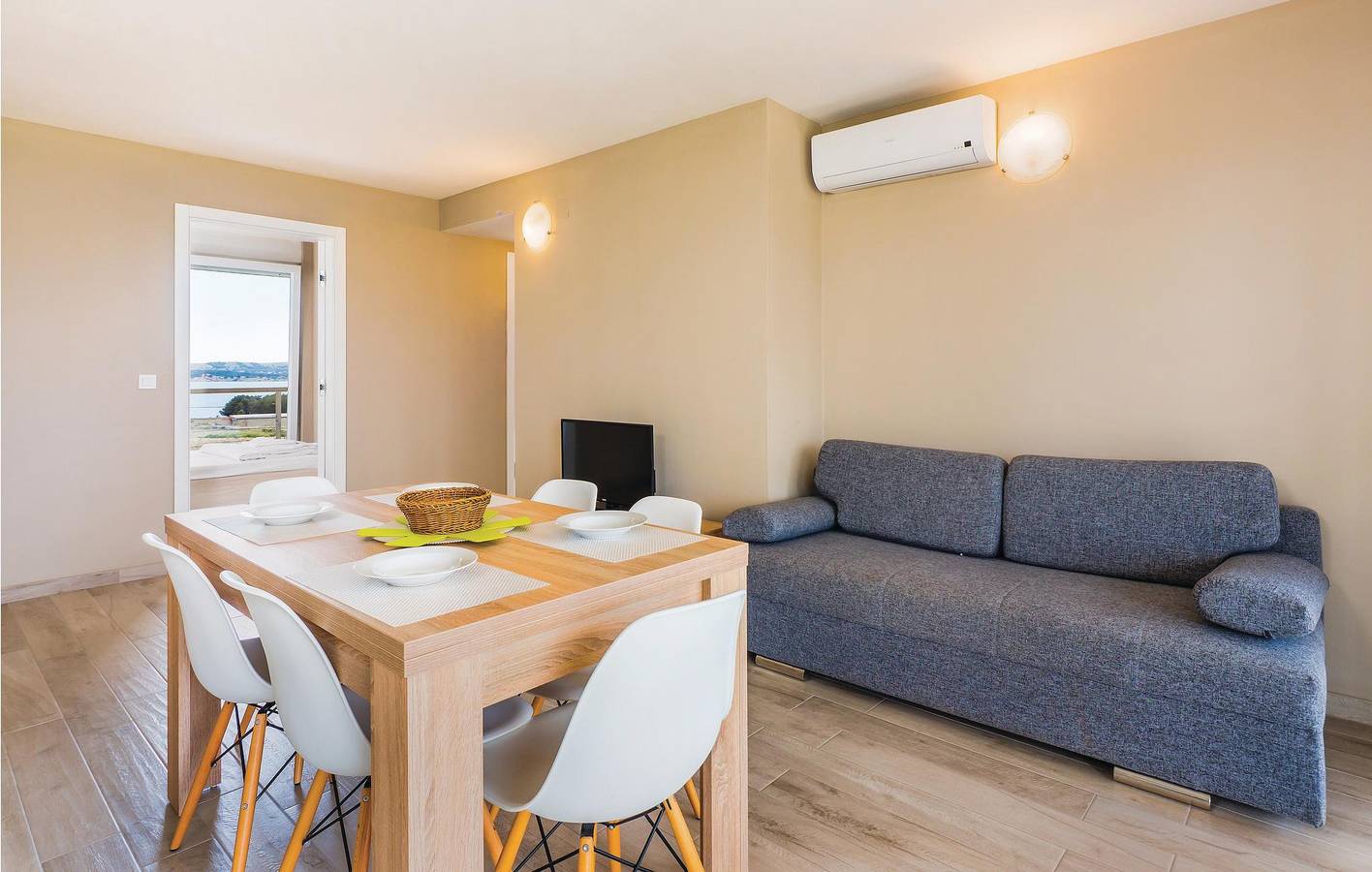 Ganze Ferienwohnung, Ferienwohnung für 6 Personen mit Terrasse in Povljana, Pag