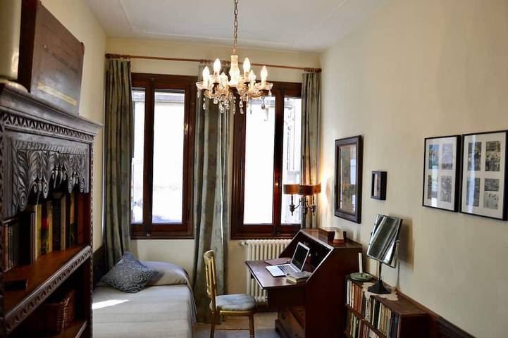 Ganze Wohnung, Geräumige Kanalufer Wohnung im Herzen von Venedig in Venedig, Lagune von Venedig