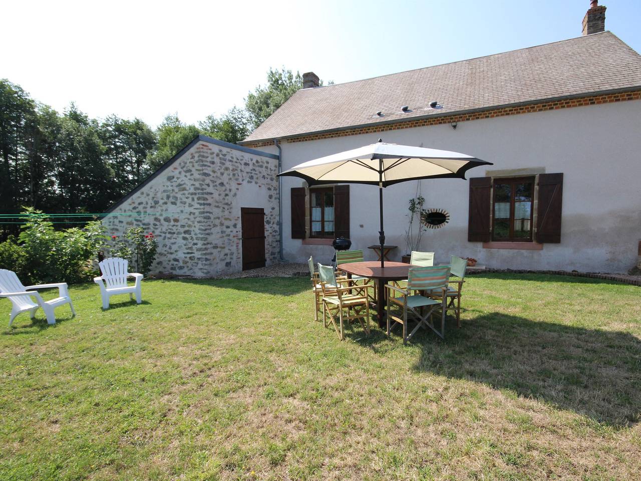 Komfortables Haus an der Mühle Chevillon, ruhig und Angeln vor Ort in Cercy-la-Tour, Nièvre