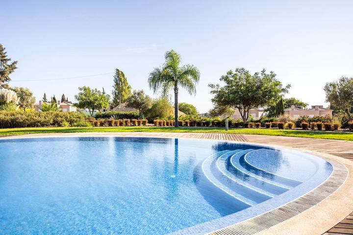 Bungalow für 5 Personen, mit Balkon und Terrasse sowie Garten und Pool in Carvoeiro