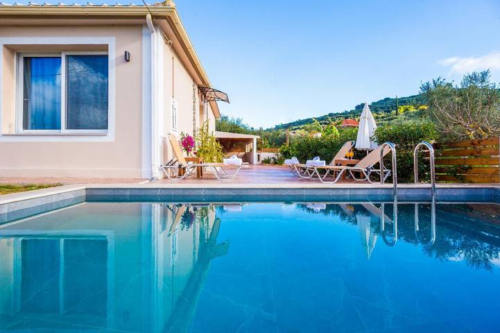 Villa για 5 άτομα, με κήπο και ταράτσα στις Αλυκές