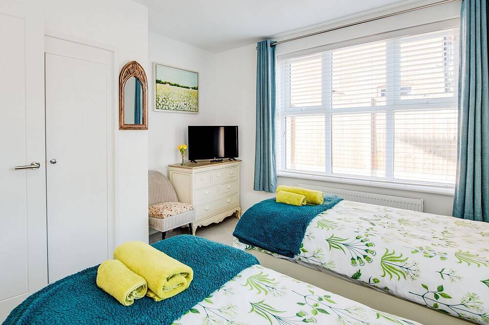 Entire apartment, 'Spire View'  New Forest Holiday Home - 3 minutes walk to the open forest in Lyndhurst, Hampshire