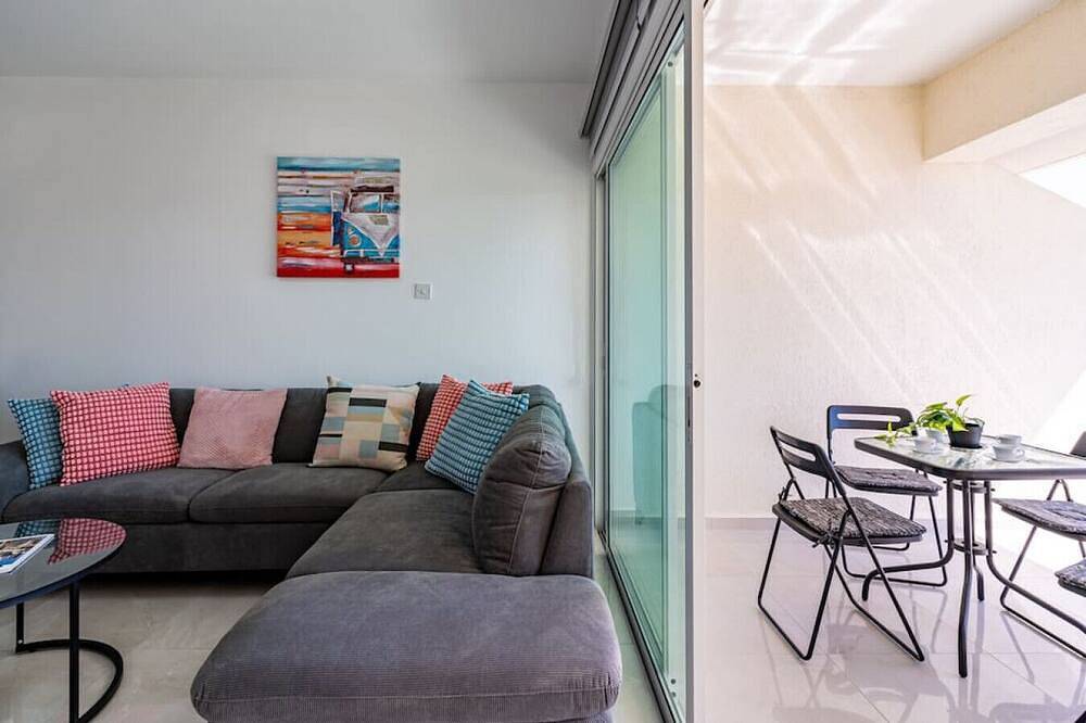 Ganze Wohnung, Andrea 3-Bedroom Apt in Mackenzie W/ Pool in Larnaka, Larnaca Bezirk