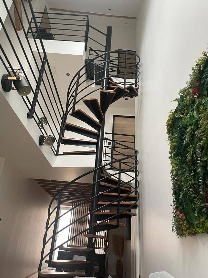 Location de vacances pour 7 personnes, avec terrasse et jardin à Mitry-Mory