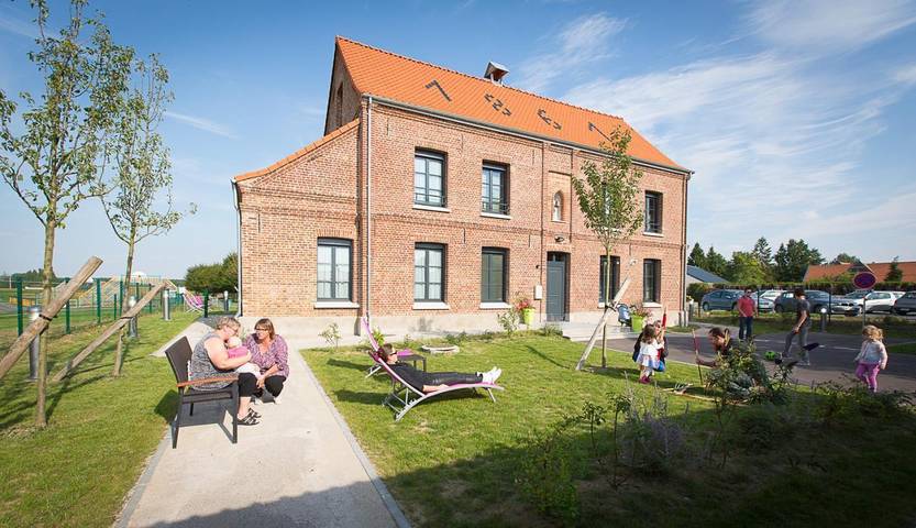 Gîte pour 12 personnes, avec terrasse et jardin, animaux acceptés