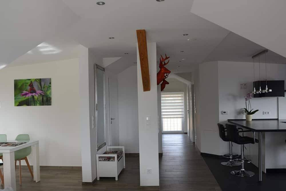 Ganze Wohnung, Ferienwohnung im Seminargarten - Appartement/Fewo, Dusche und Bad, Wc, in Hambach (Neustadt), Neustadt an der Weinstraße