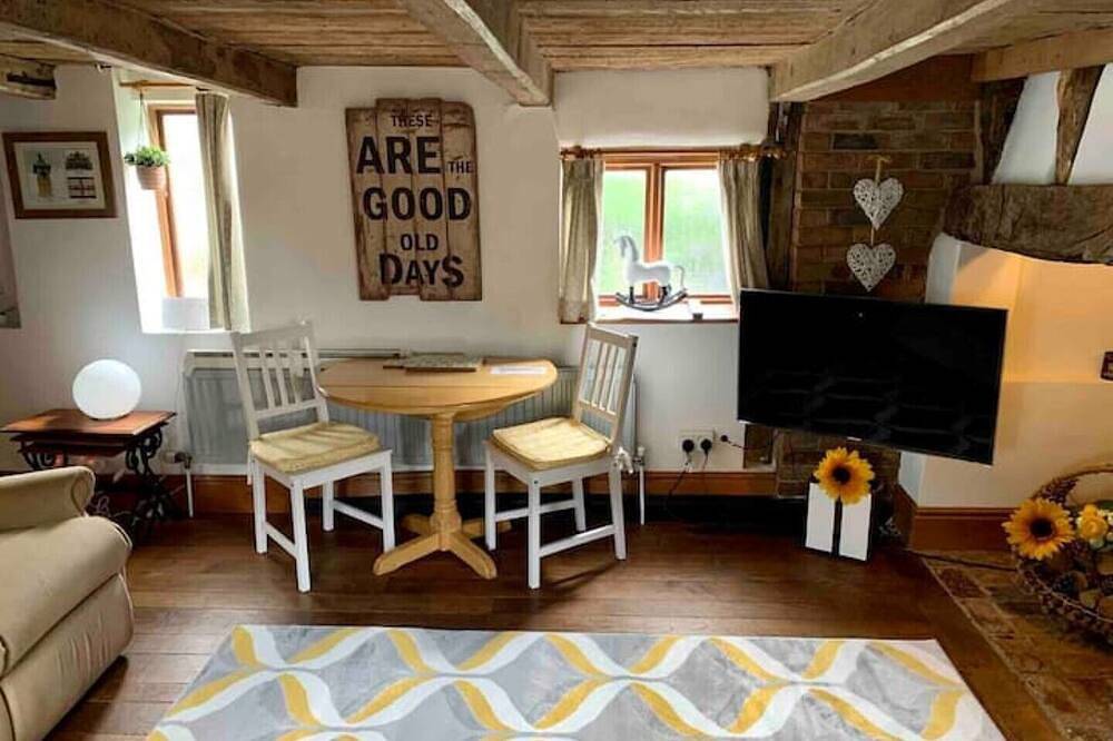 Honeyway Cottage Entire House. in Whittlesey Town, Cambridgeshire