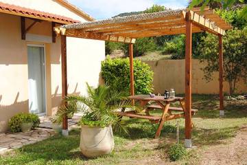 Gîte pour 3 personnes, avec jardin à Alata