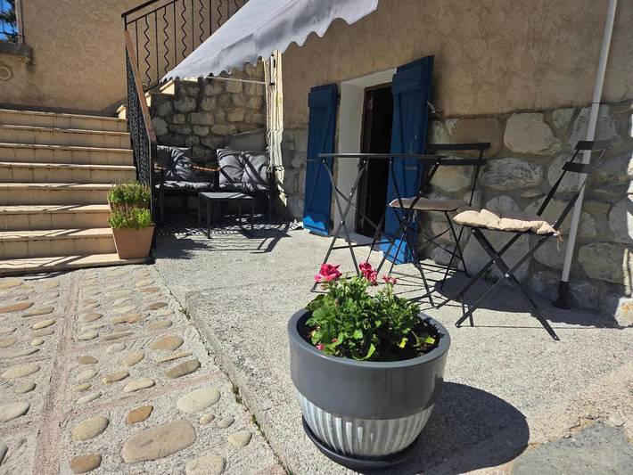Chambre d’hôte pour 2 personnes, avec jardin et vue à Angles (Alpes-de-Haute-Provence)