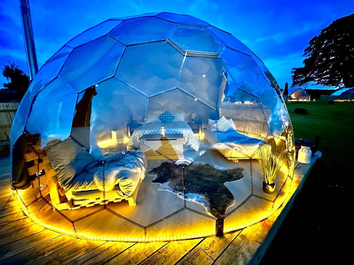 Deerstone Glamping-Boulsworth Hill Dome Hot tub in Lancashire