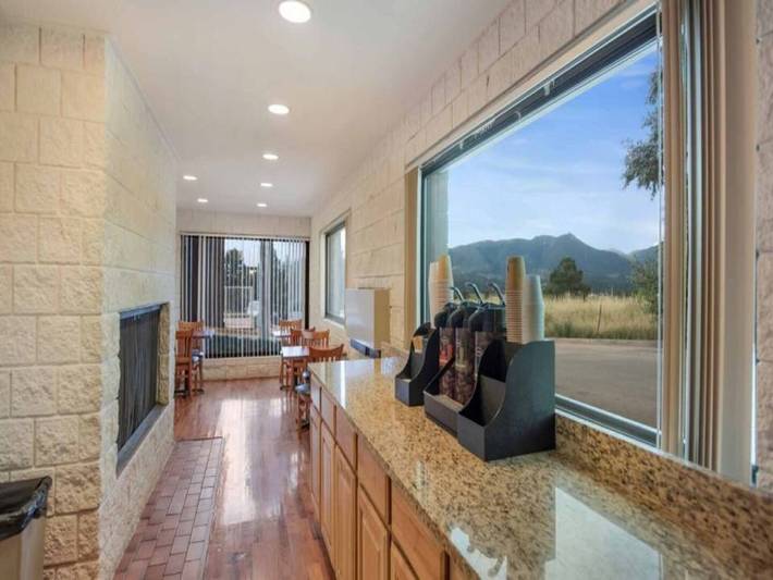 Appartement entier, 1 Lit Roi | Baignoire D'accès À La Foule Ns in Colorado Springs, El Paso County (CO)