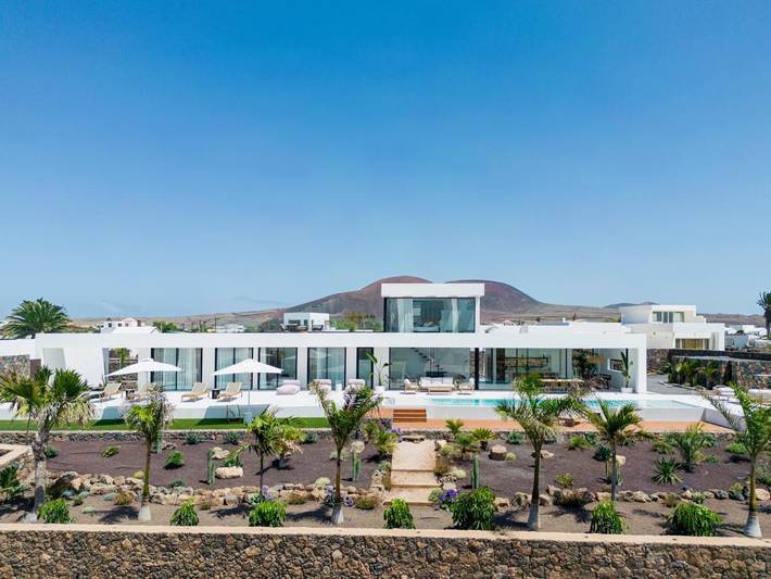 Chalet para 10 personas, con jardín además de vistas y piscina, Familias con niños en Lajares