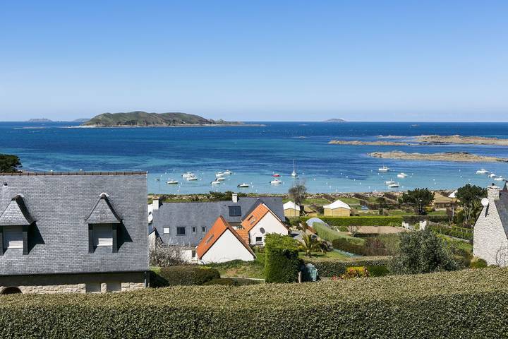 Gîte pour 8 personnes, avec jardin et terrasse à Trélévern - 4