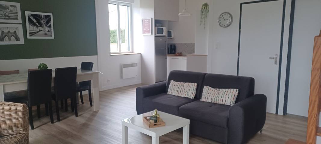 Gîte pour 5 personnes, avec terrasse ainsi que jardin et piscine à La Flocellière - 3