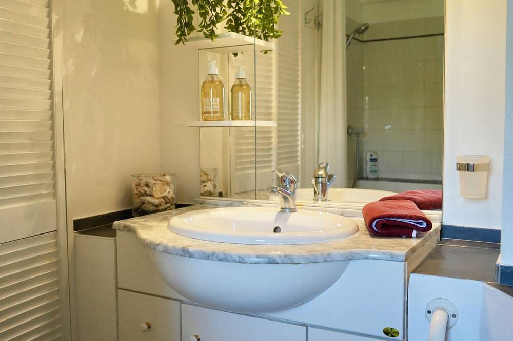 Ganze Wohnung, Lovely apartment with Ac in charming Le Thoronet in Le Thoronet, Draguignan Region
