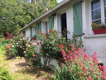 Chambre d’hôte pour 2 personnes, avec piscine ainsi que vue et jardin à Espagnac