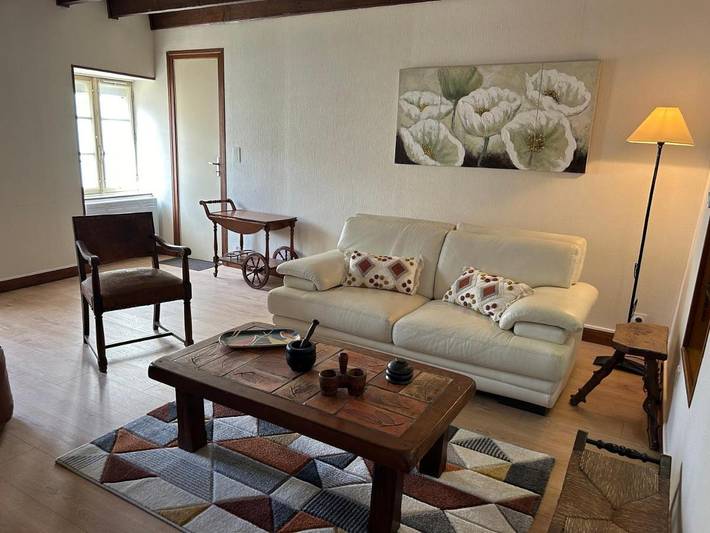 Gîte pour 2 personnes, avec terrasse dans Saint-Léger-des-Vignes