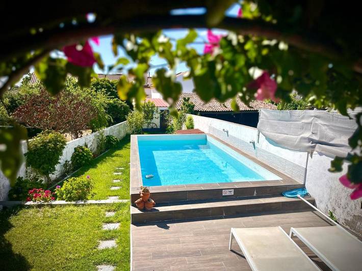 Location de vacances pour 6 personnes, avec piscine ainsi que terrasse et jardin dans Roncão