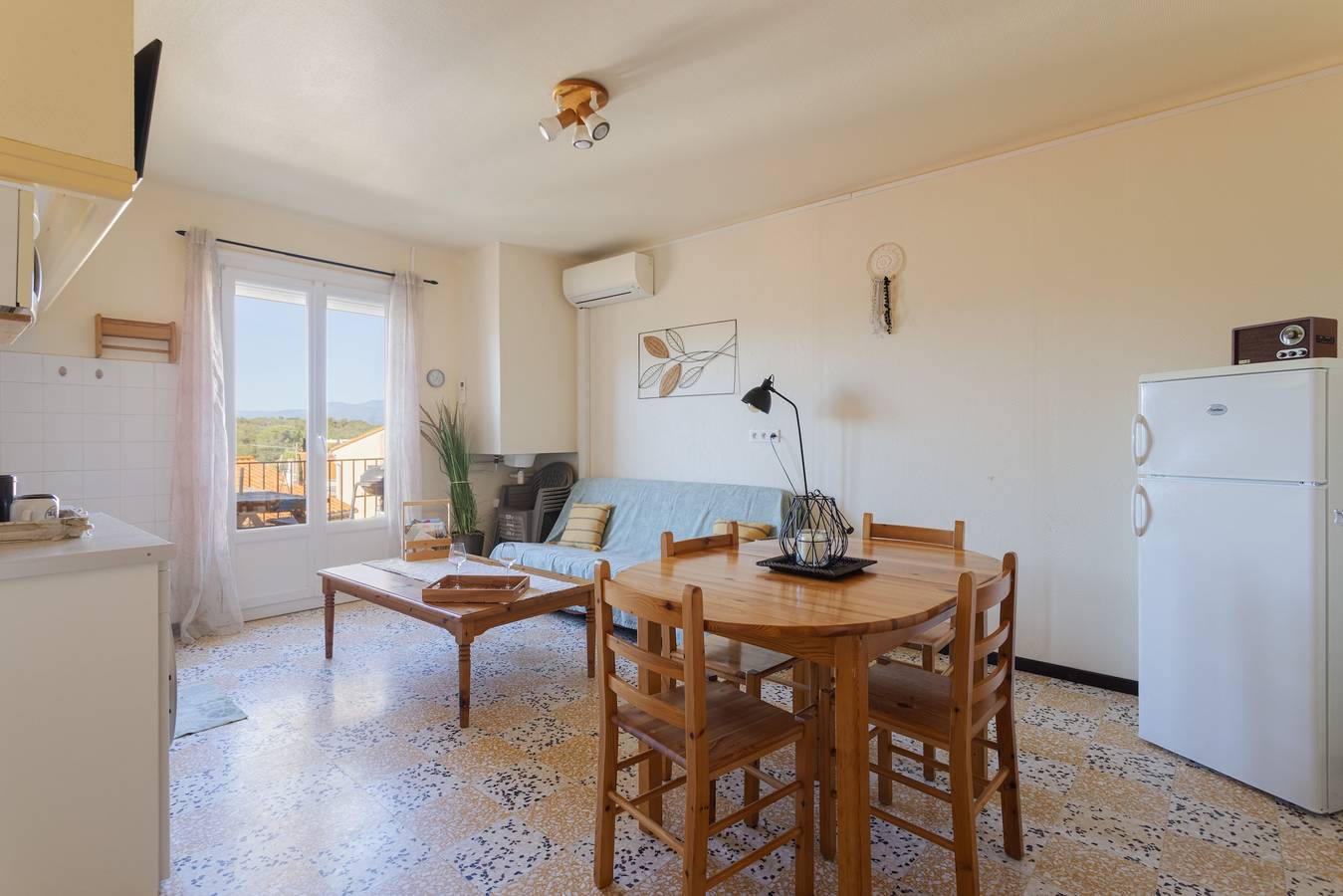Appartement entier, Gîte 'Canigou' avec vue sur la montagne, Wi-Fi et climatisation in Banyuls-dels-Aspres, Région de Céret