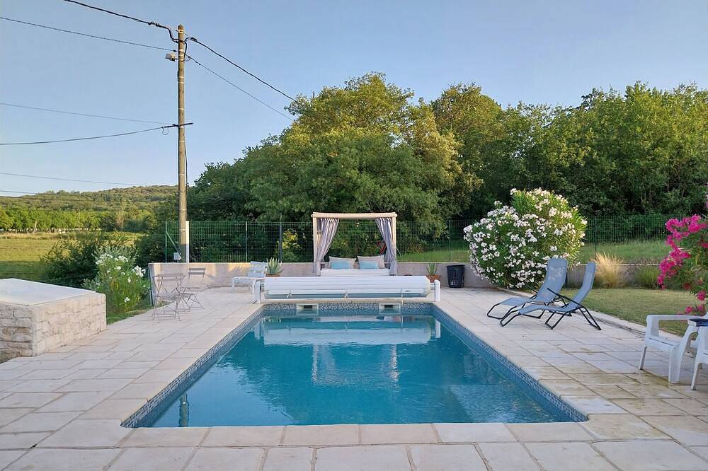 Appartement entier, Logement confortable, au calme de la campagne provençale, avec piscine et spa. in Malataverne, Région de nyons