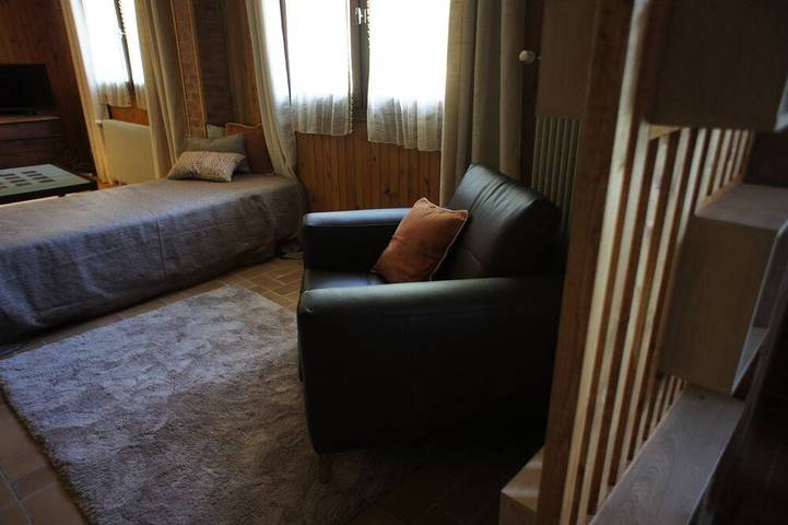 Location de vacances pour 12 personnes, avec Terrasse et Jardin à Espinchal - 2