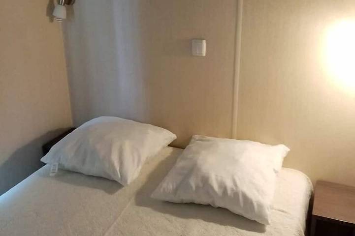 Mobil home pour 6 personnes, avec terrasse à La Roque-d'Anthéron - 2