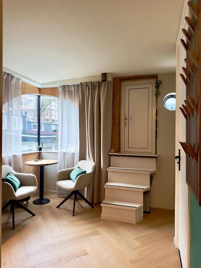 Cozy Cabin at houseboat in Jordaan, Nederlandse kust