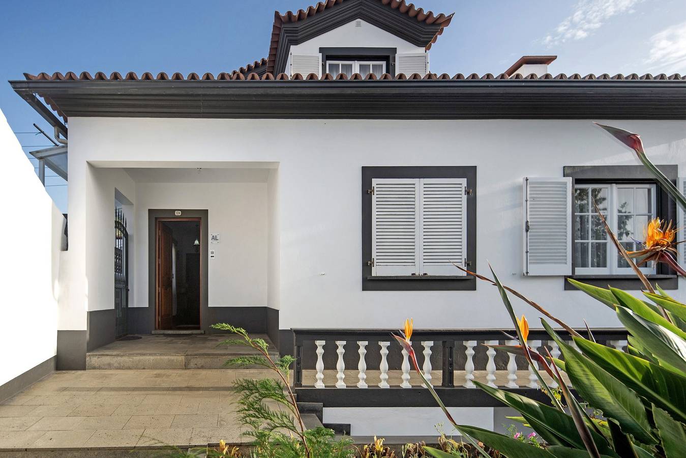 Entire apartment, Apartment 'Bettencourt 2 Rooms' with Mountain View, Private Terrace and Wi-Fi in Santa Cruz da Graciosa, Island Graciosa