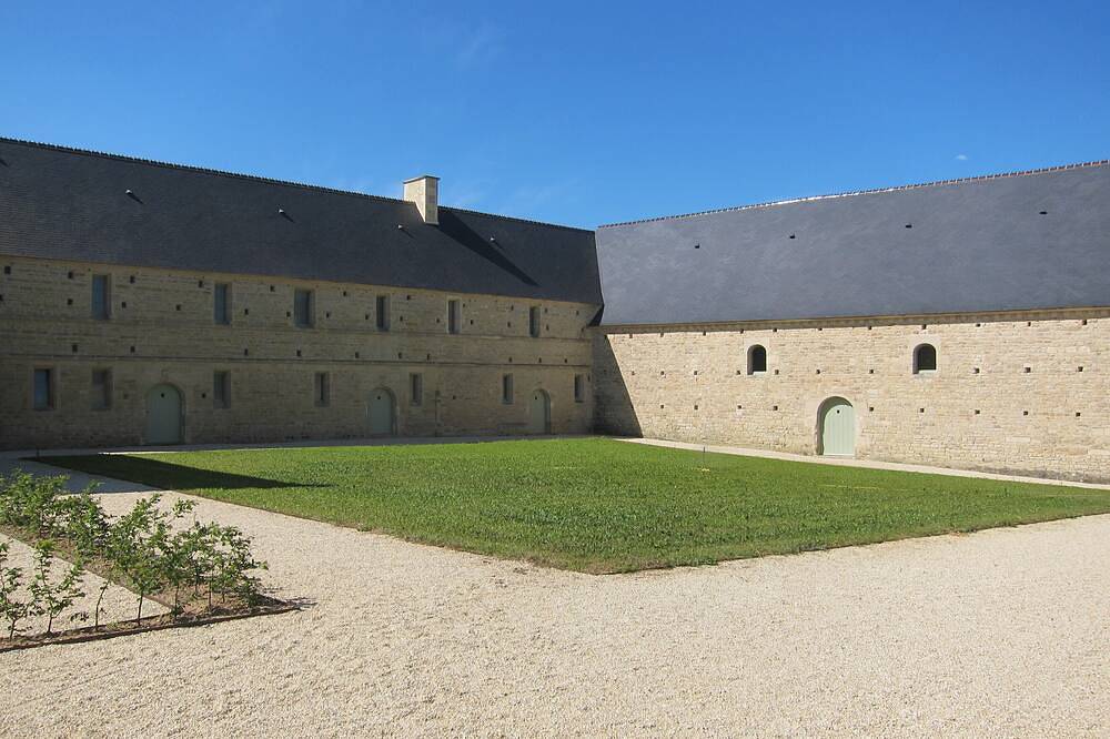 Entire apartment, In an historical monument: Farm Manor in Bayeux in Monceaux-en-Bessin, Bayeux region
