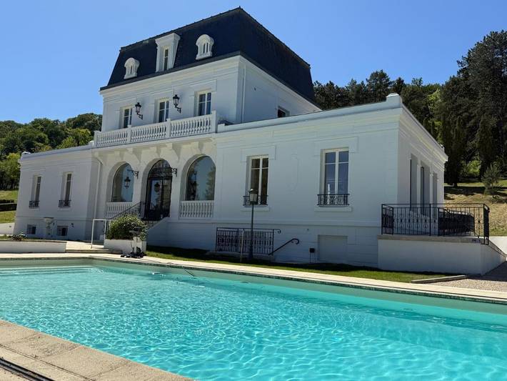 Hôtel pour 2 personnes, avec Terrasse ainsi que Jardin et Piscine
