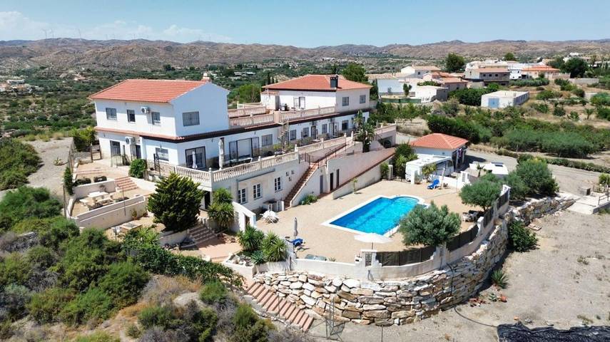 Cama y desayuno para 2 personas, con piscina además de vistas y jardín en Huércal-Overa