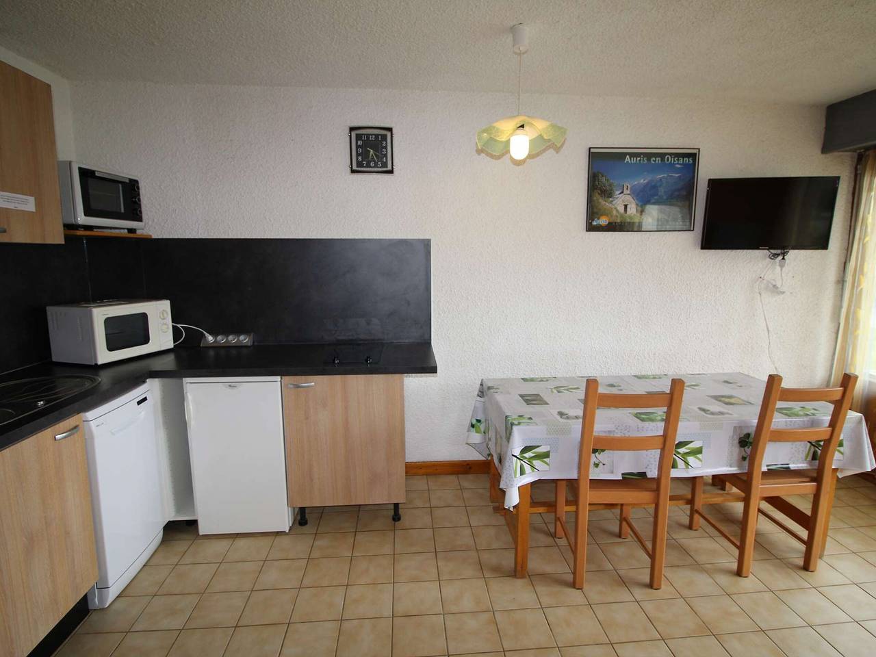 Apartamento entero, Estudio con cabina para 4 personas a 150m de las pistas con terraza y parking - Auris en Oisans in Auris, Parque Nacional de los Ecrins