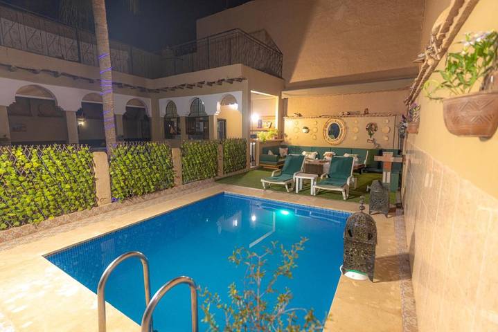Hotel para 2 personas, con terraza además de piscina y jacuzzi - 1
