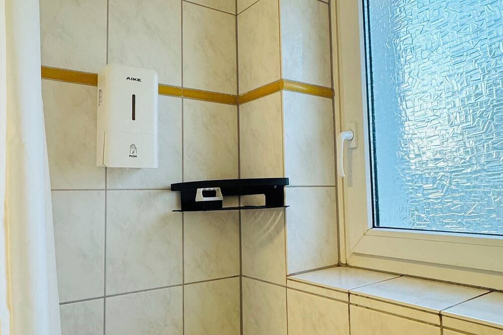 Ganze Wohnung, Elegante Ferienwohnung mit Traumküche, Smart Tv mit Netflix kostenlos in Bielefeld, Nordrhein-Westfalen