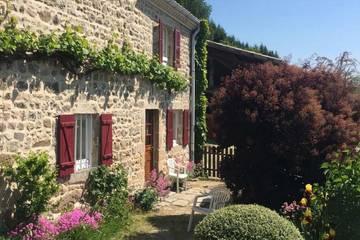 Gîte pour 4 personnes, avec jardin à Véranne