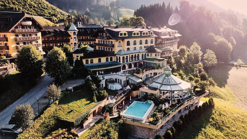 Hotel für 2 Personen, mit Balkon und Whirlpool sowie Terrasse und Garten
