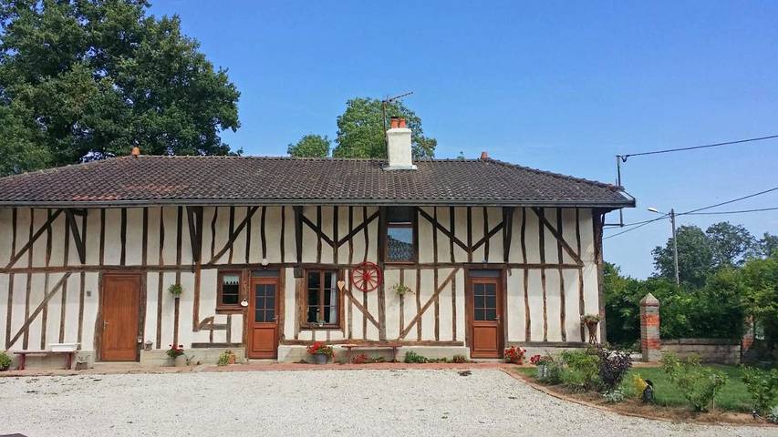 Location de vacances pour 12 personnes, avec vue et jardin, animaux acceptés à Droyes - 2